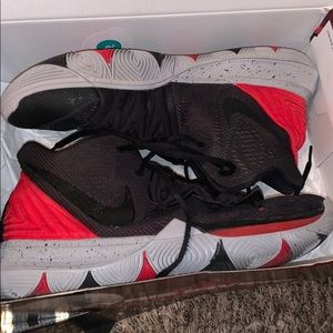 Nike Kyrie 5 bred